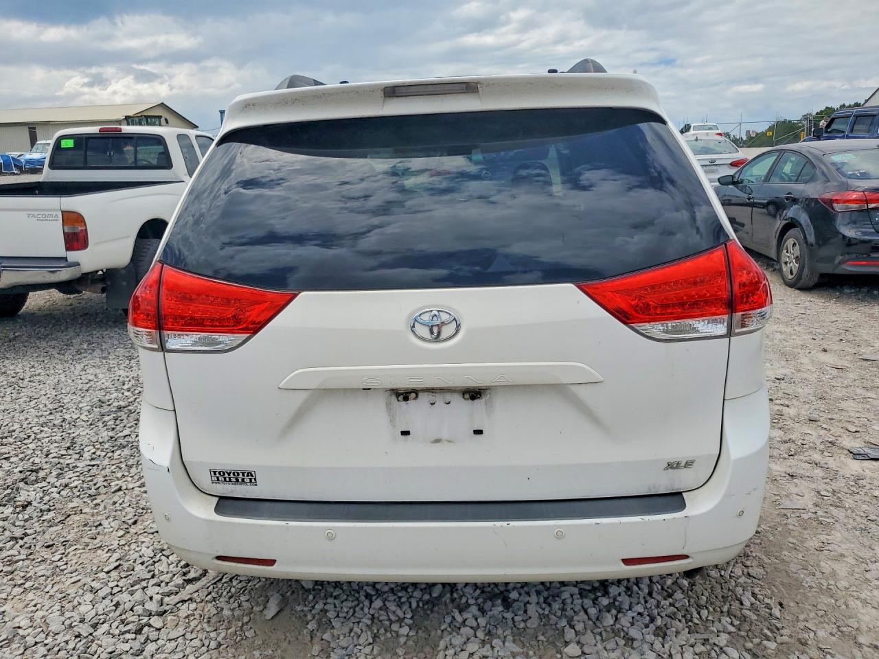 2012 TOYOTA SIENNA