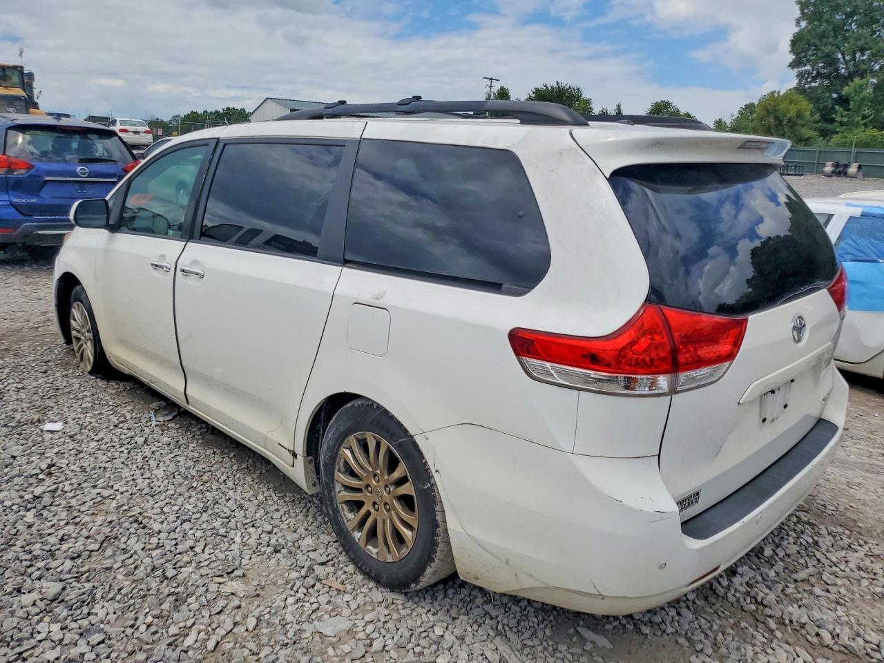 2012 TOYOTA SIENNA