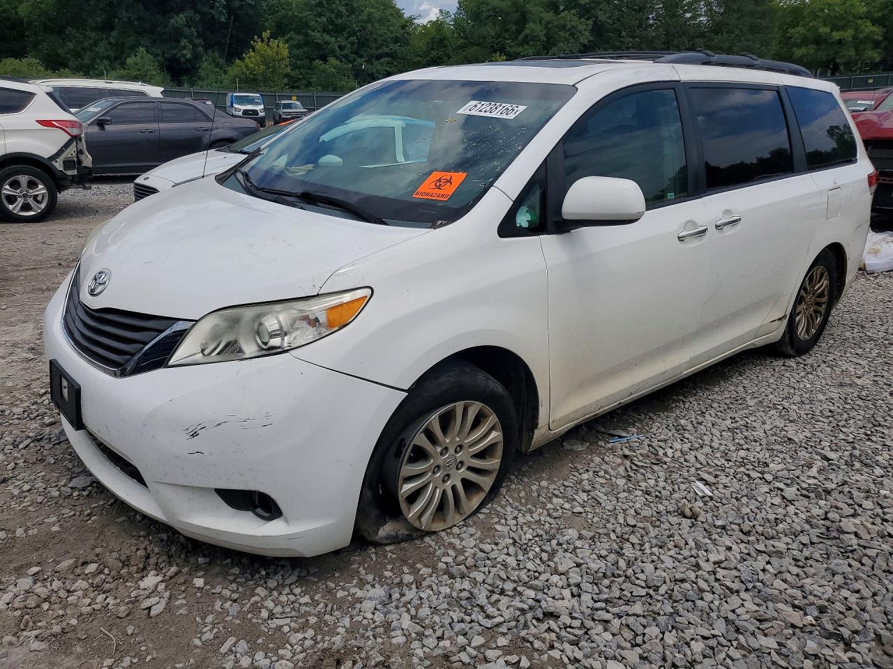 2012 TOYOTA SIENNA