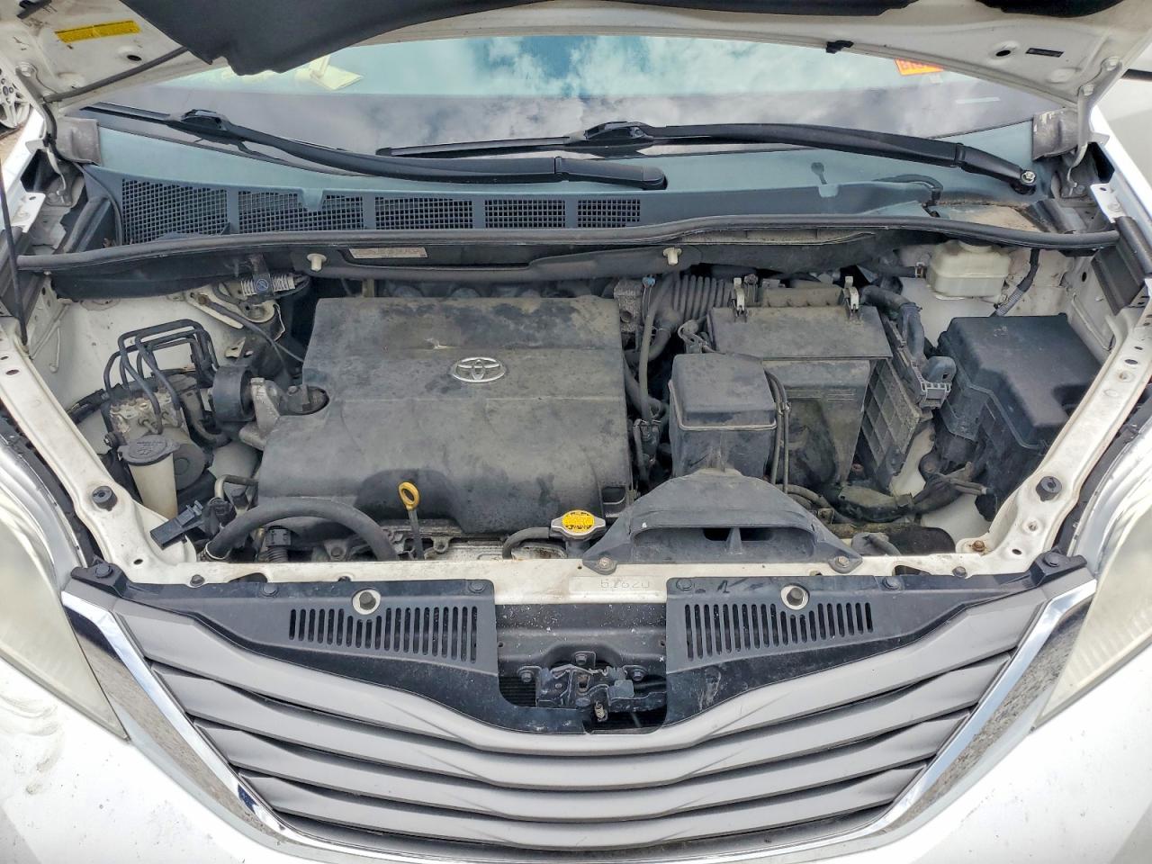 2012 TOYOTA SIENNA
