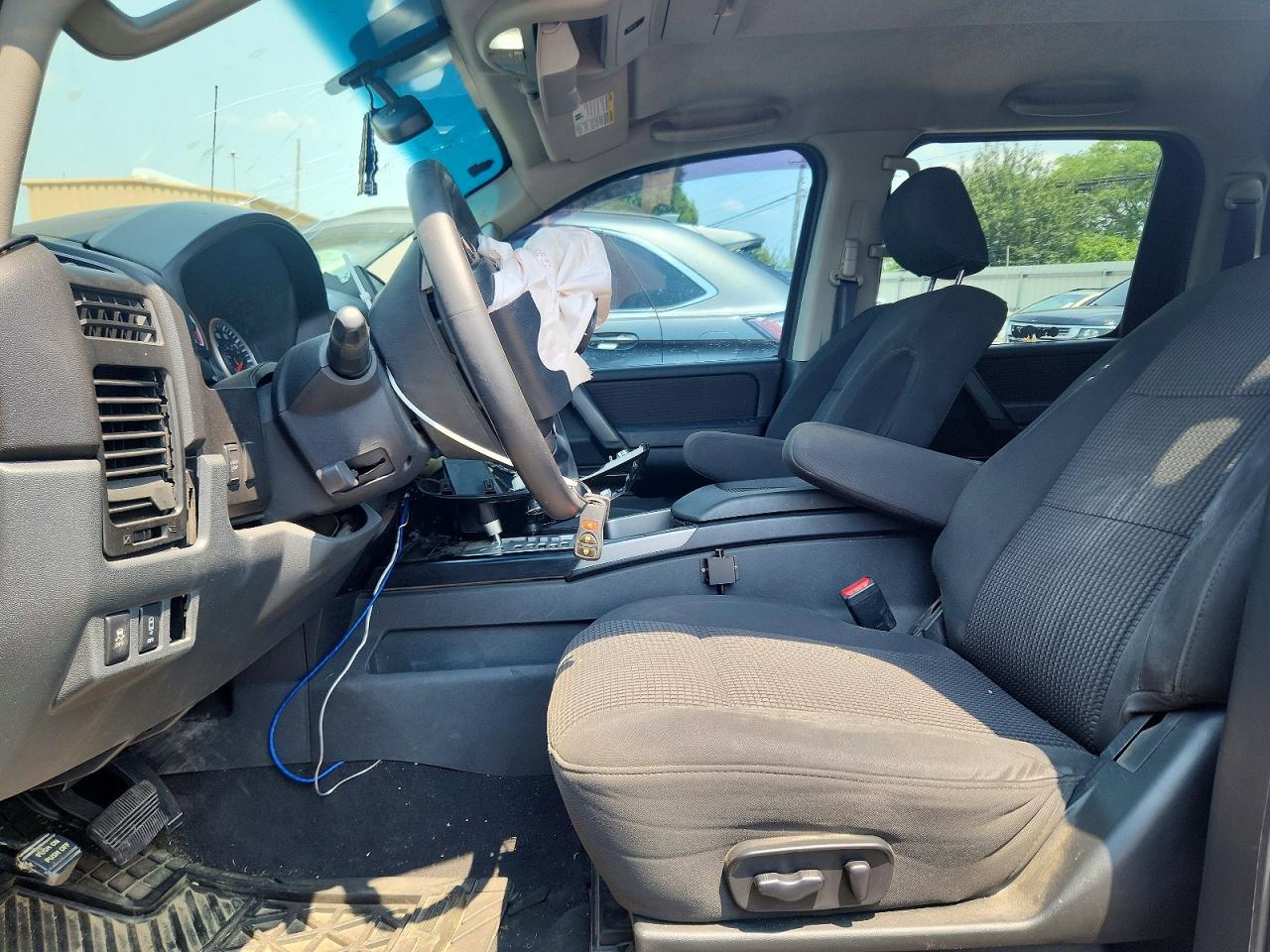 2013 NISSAN TITAN