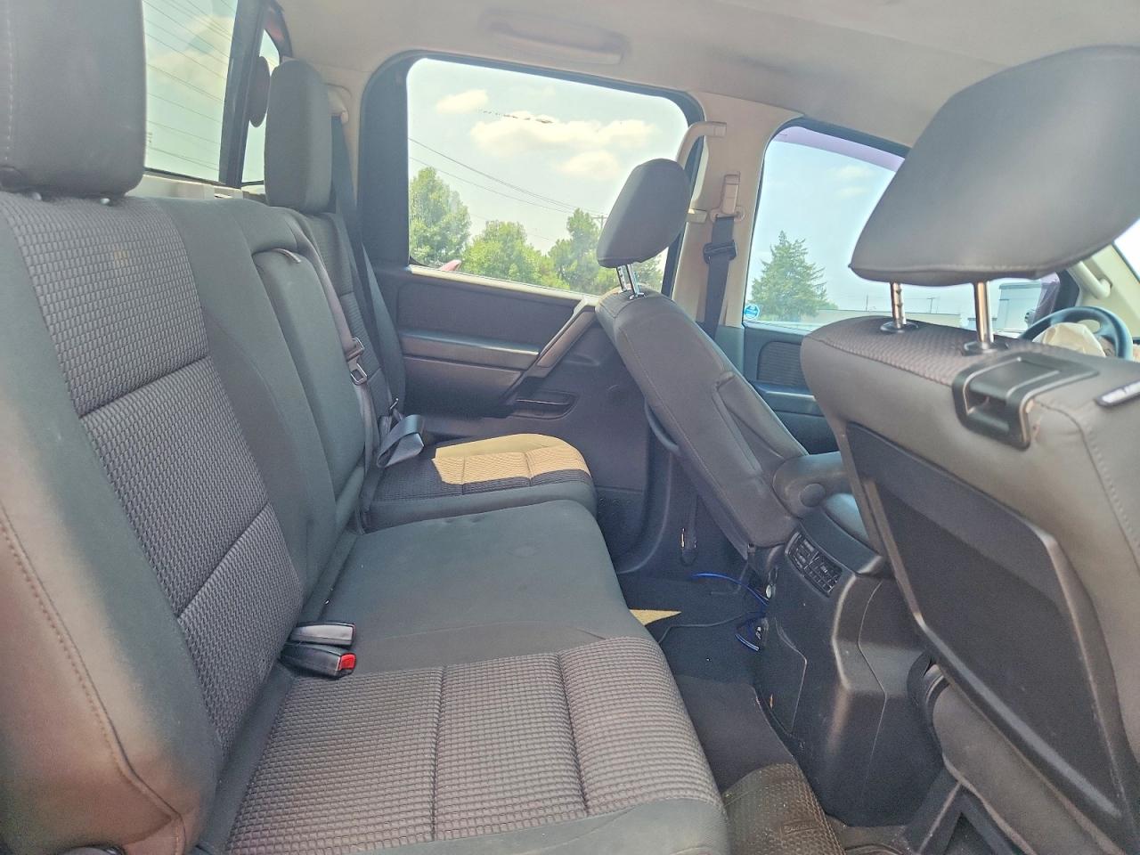 2013 NISSAN TITAN