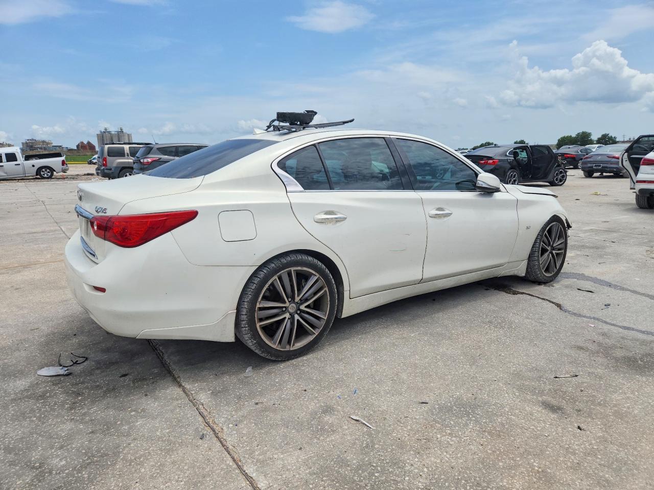 2015 INFINITI Q50