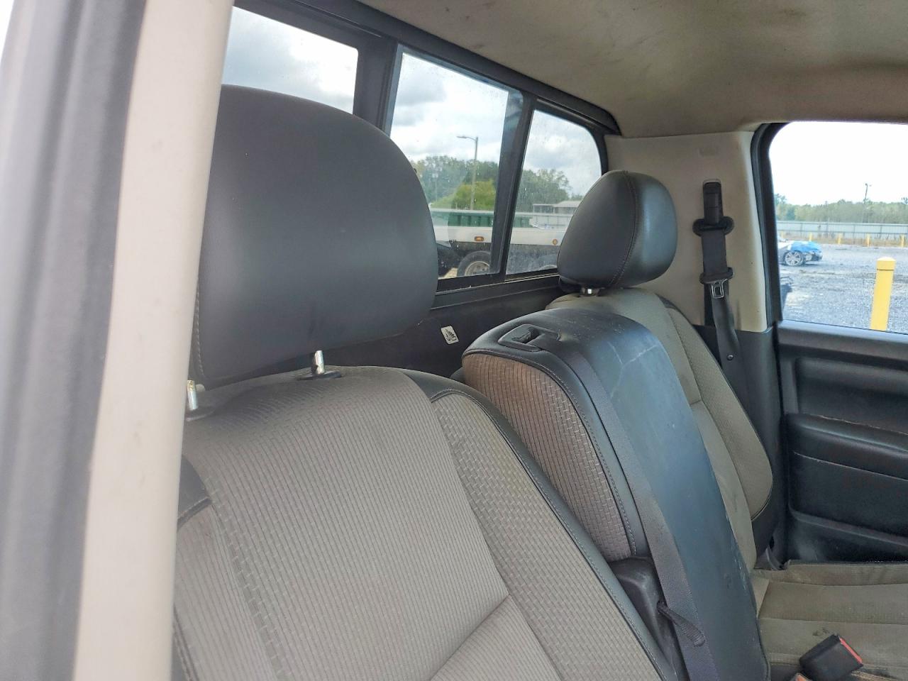 2017 NISSAN TITAN