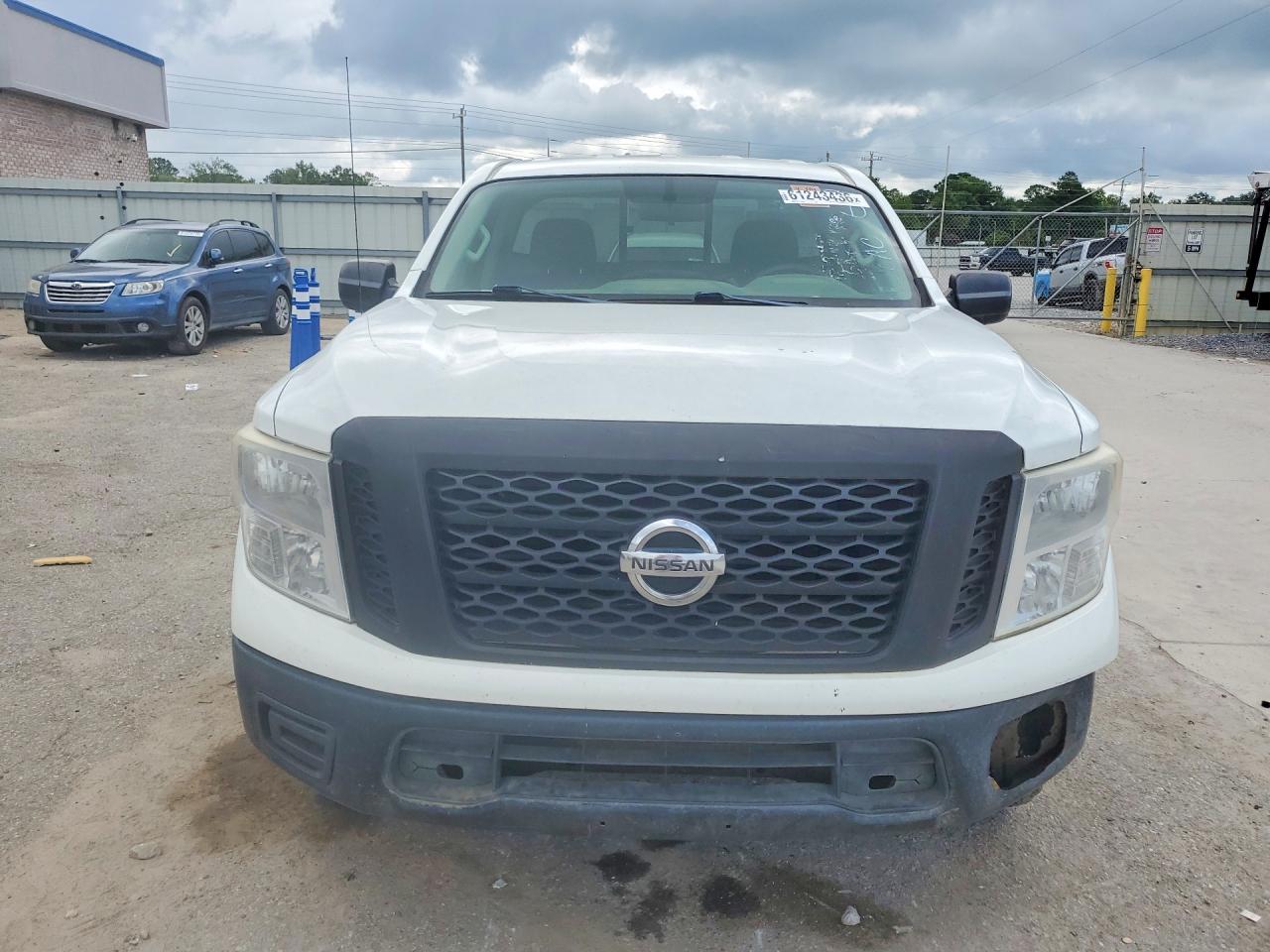 2017 NISSAN TITAN