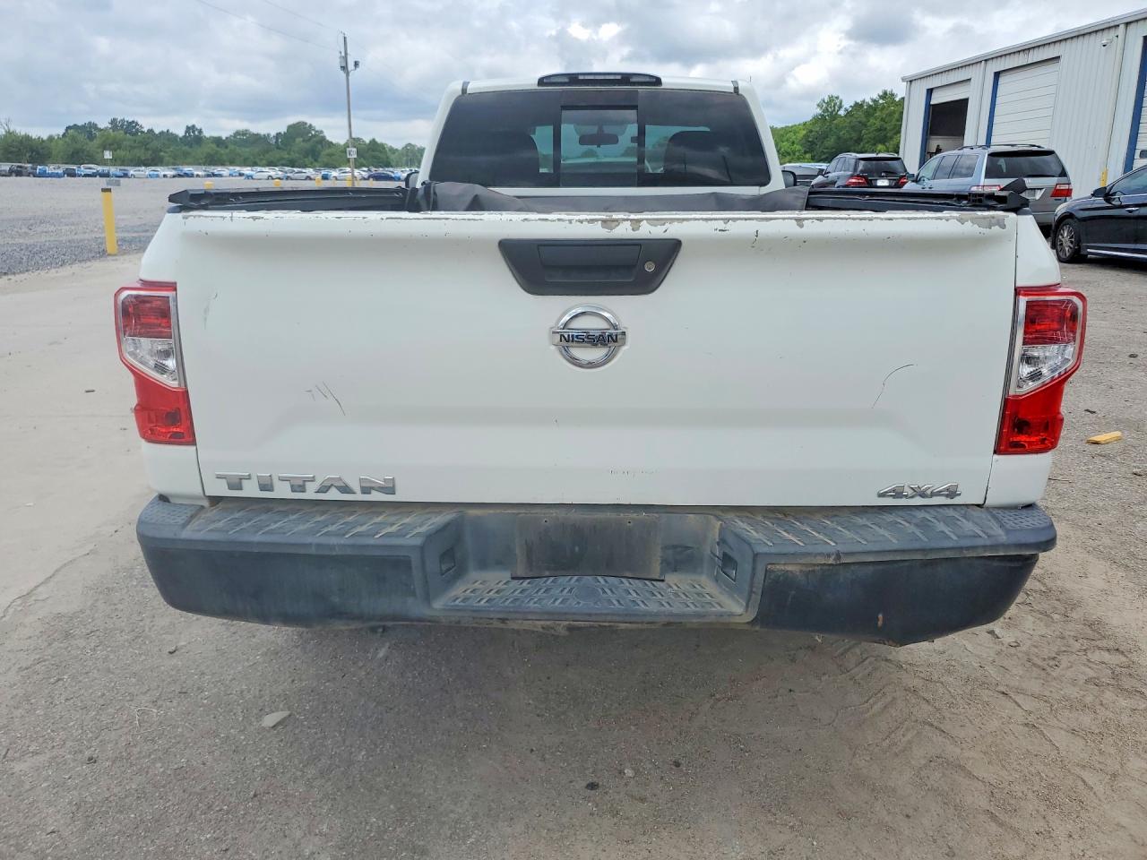 2017 NISSAN TITAN