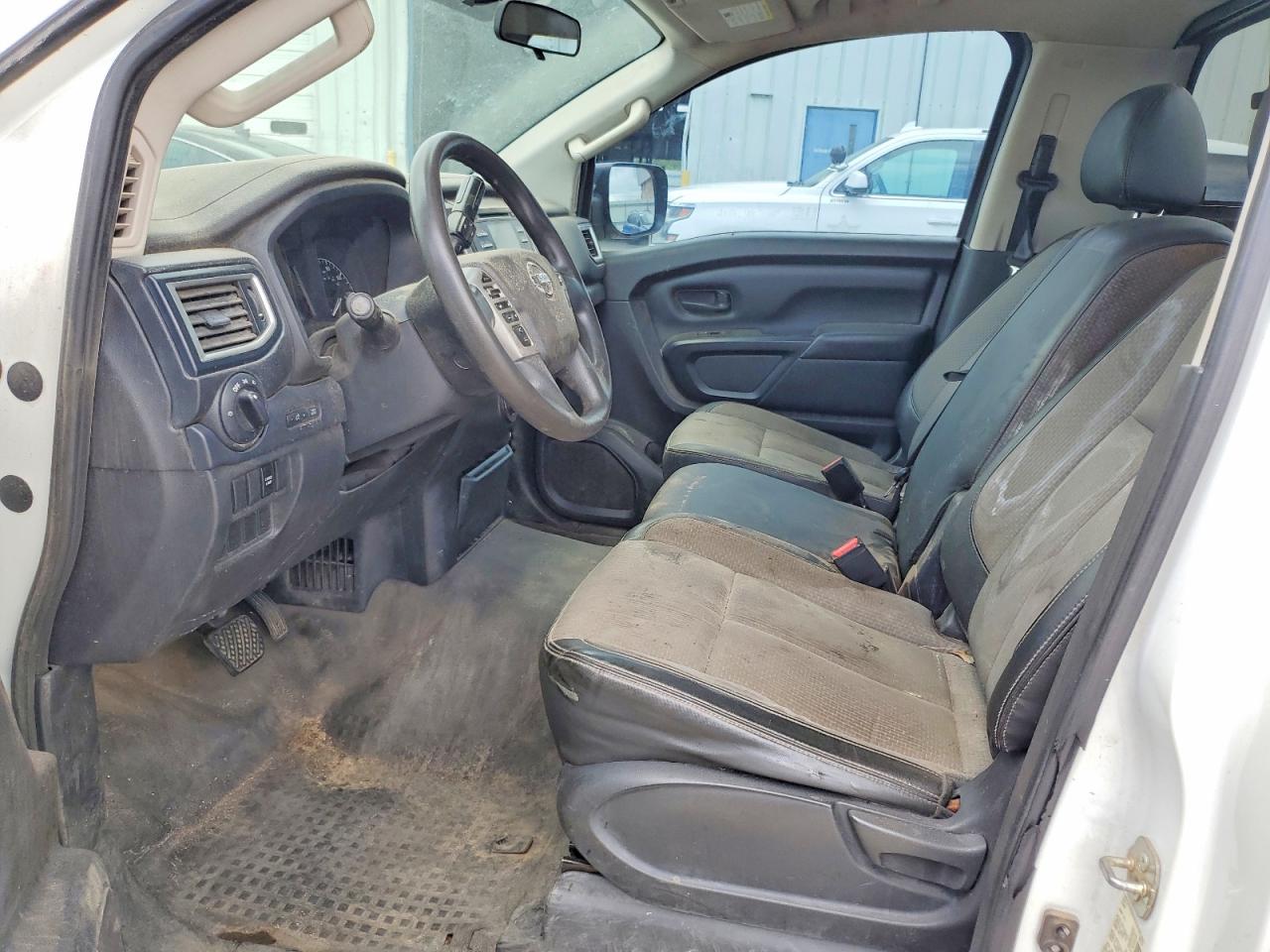 2017 NISSAN TITAN