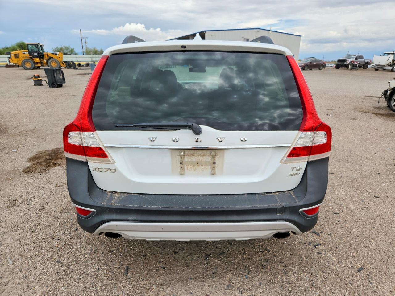 2014 VOLVO XC70