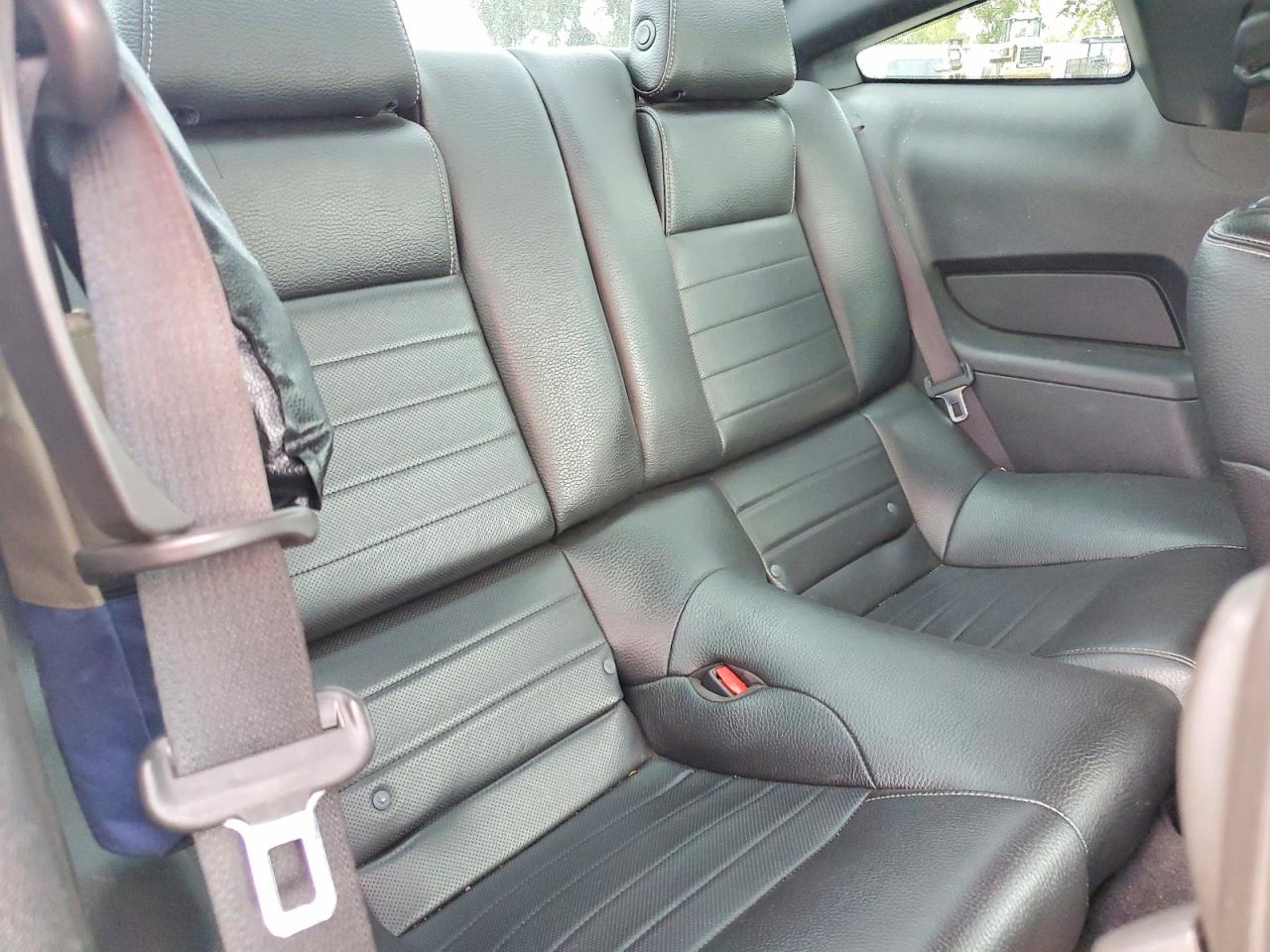 2011 FORD MUSTANG