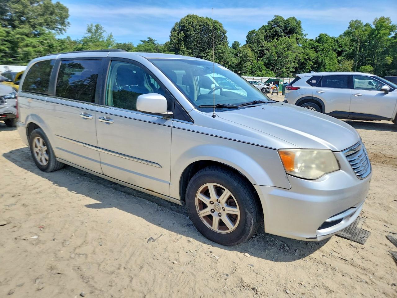 2011 CHRYSLER MINIVAN