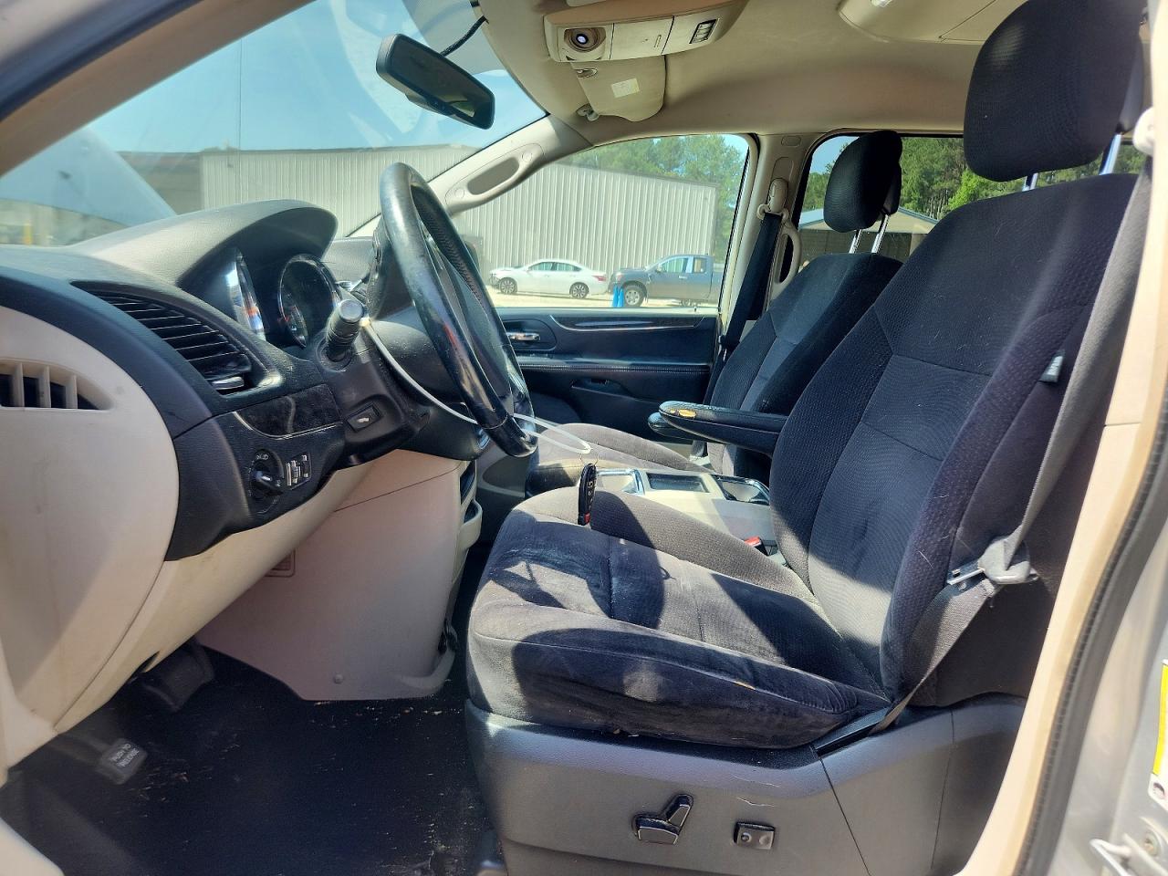 2011 CHRYSLER MINIVAN