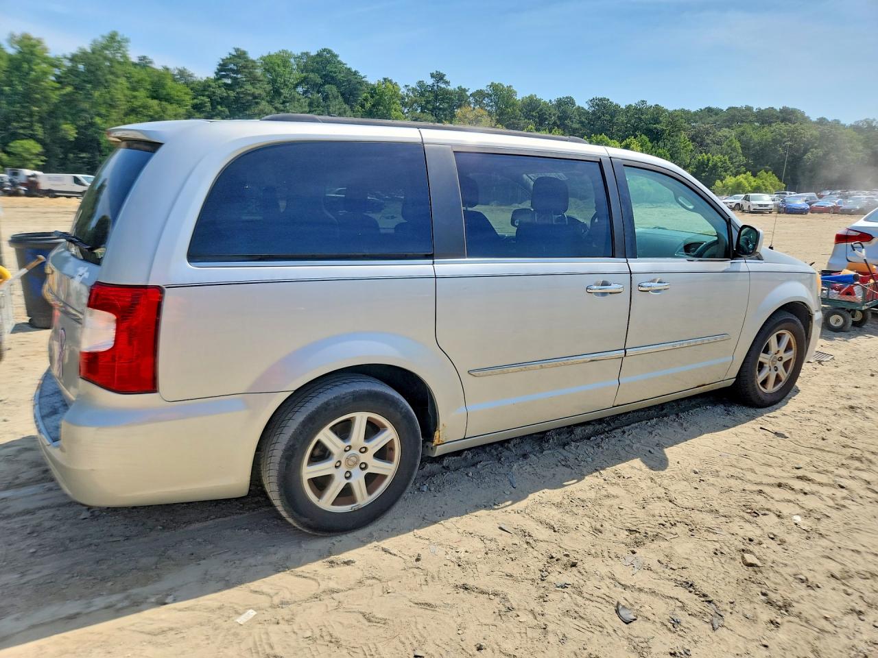 2011 CHRYSLER MINIVAN