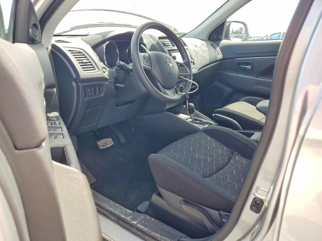 2025 MITSUBISHI OUTLANDER