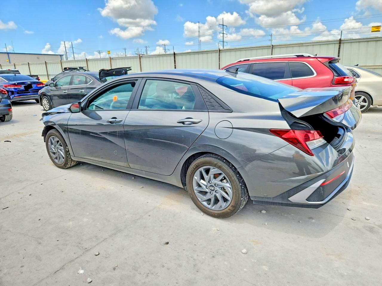 2024 HYUNDAI ELANTRA