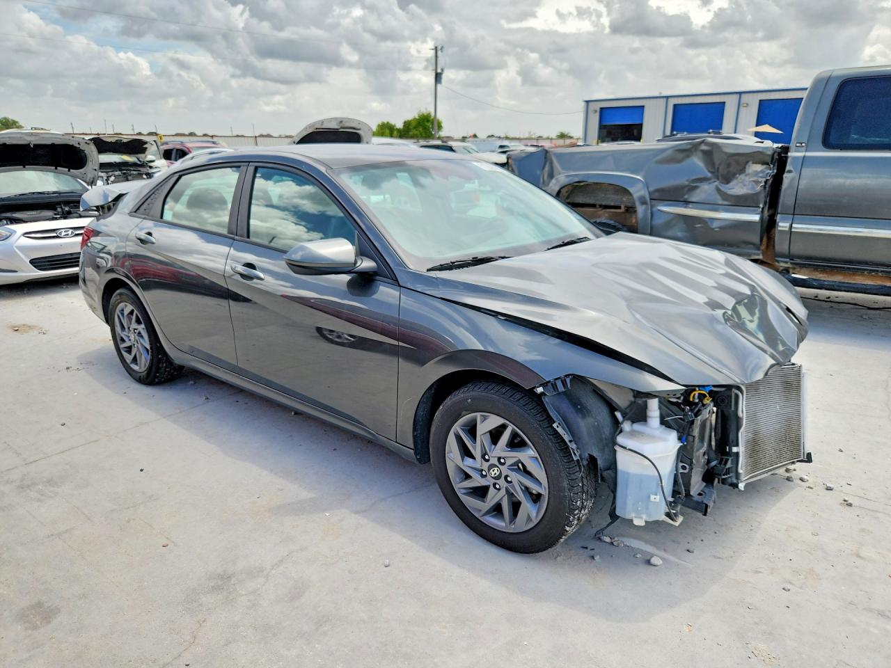 2024 HYUNDAI ELANTRA