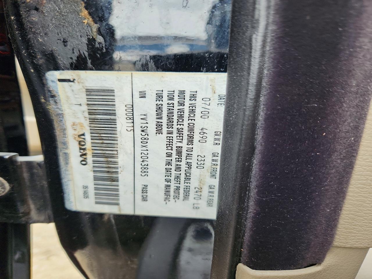 2001 VOLVO V70