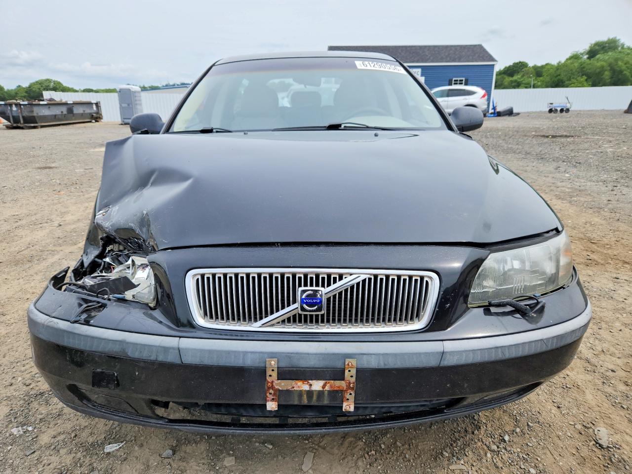 2001 VOLVO V70