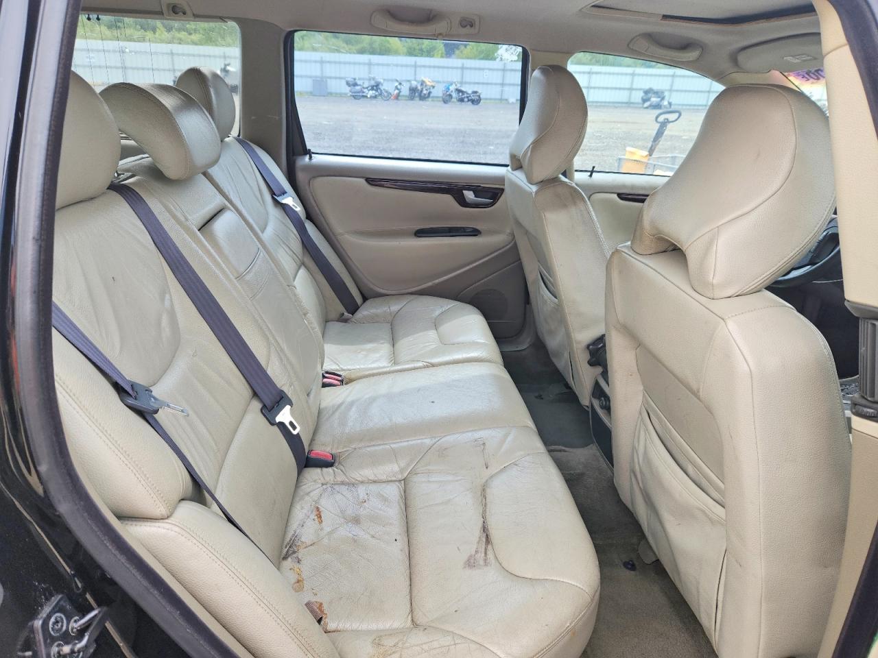 2001 VOLVO V70