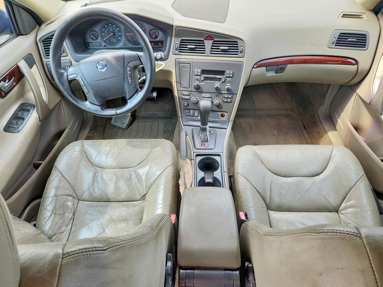 2001 VOLVO V70