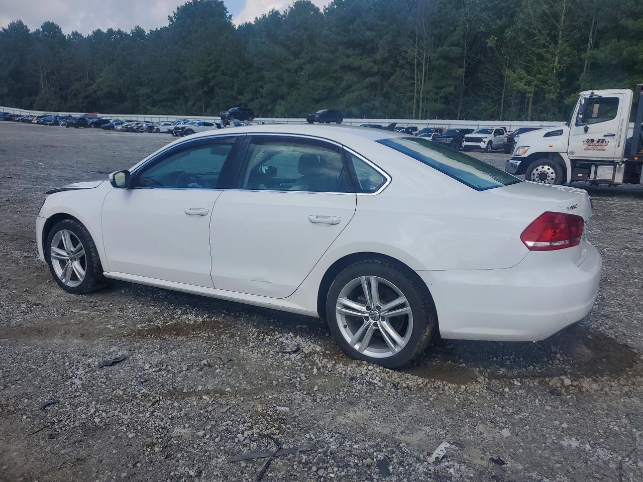 2014 VOLKSWAGEN PASSAT
