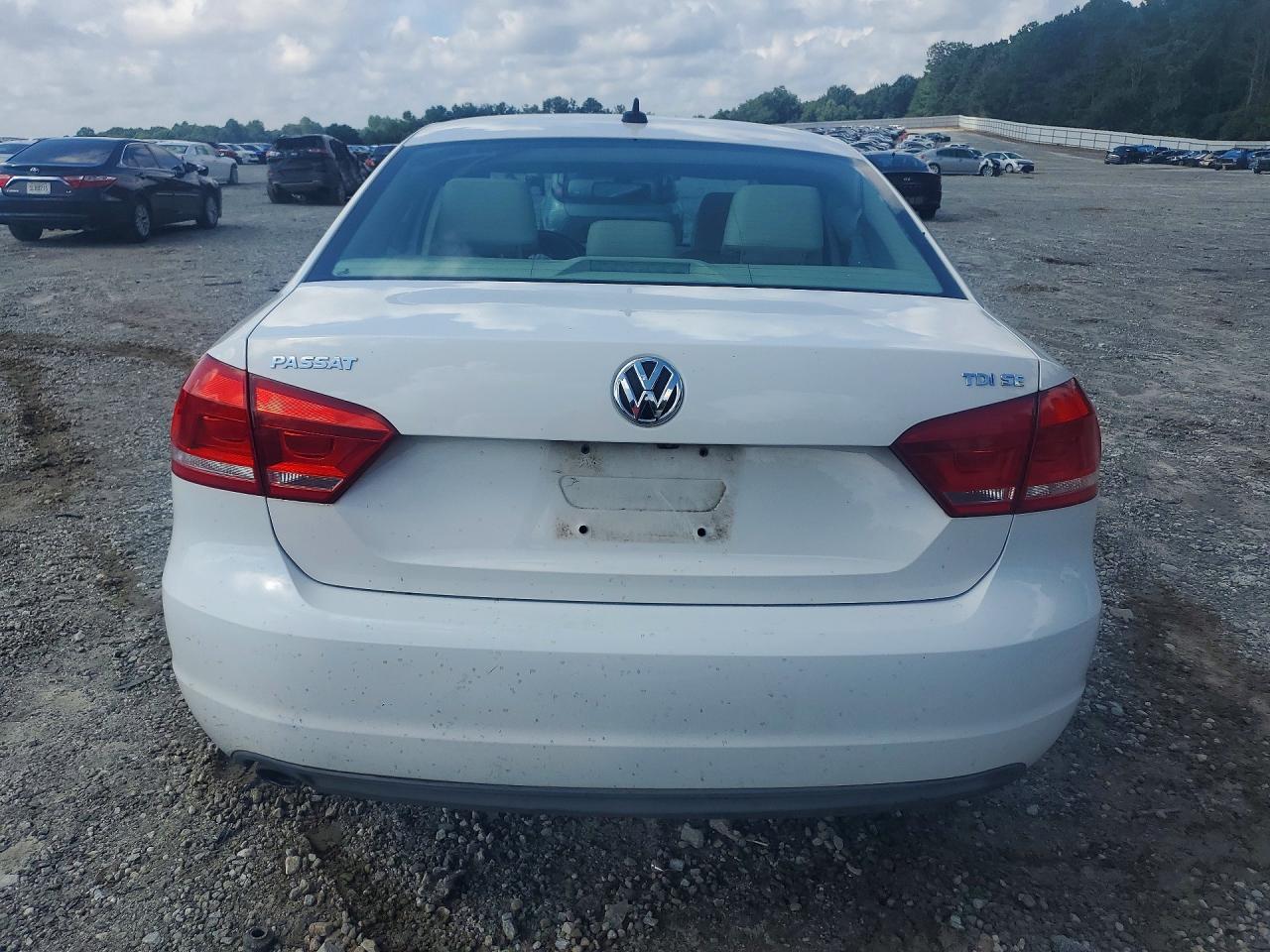 2014 VOLKSWAGEN PASSAT