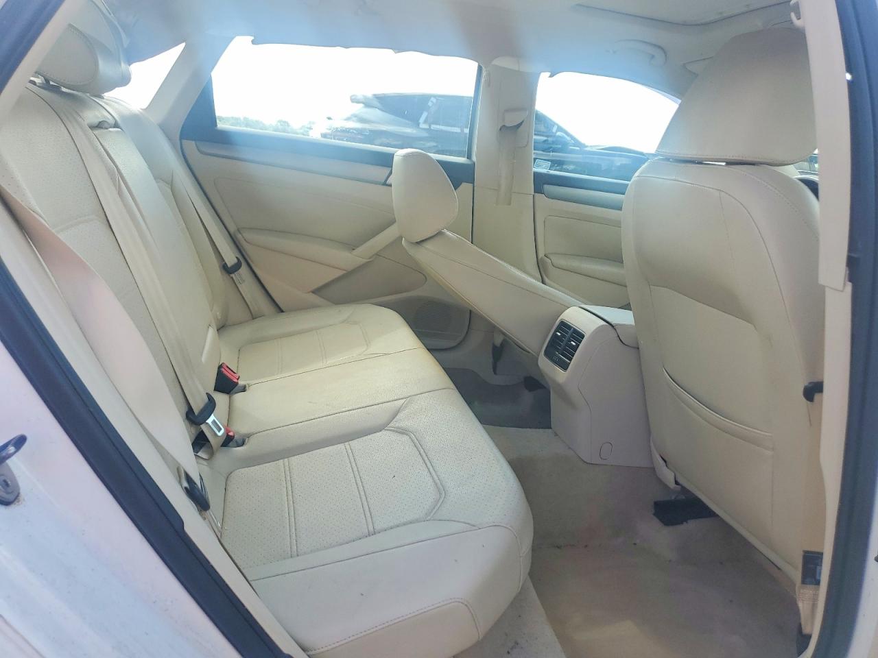 2014 VOLKSWAGEN PASSAT