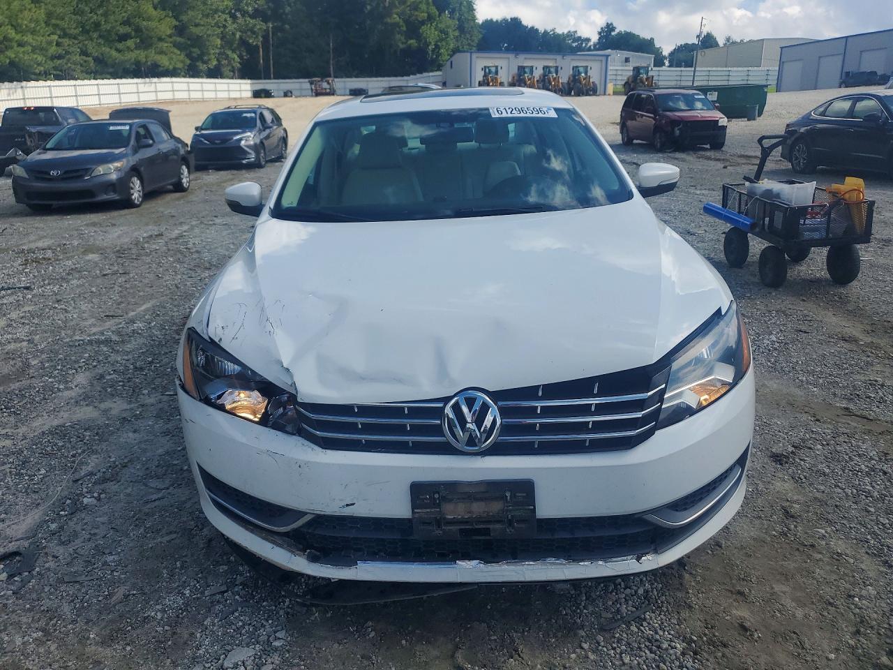 2014 VOLKSWAGEN PASSAT