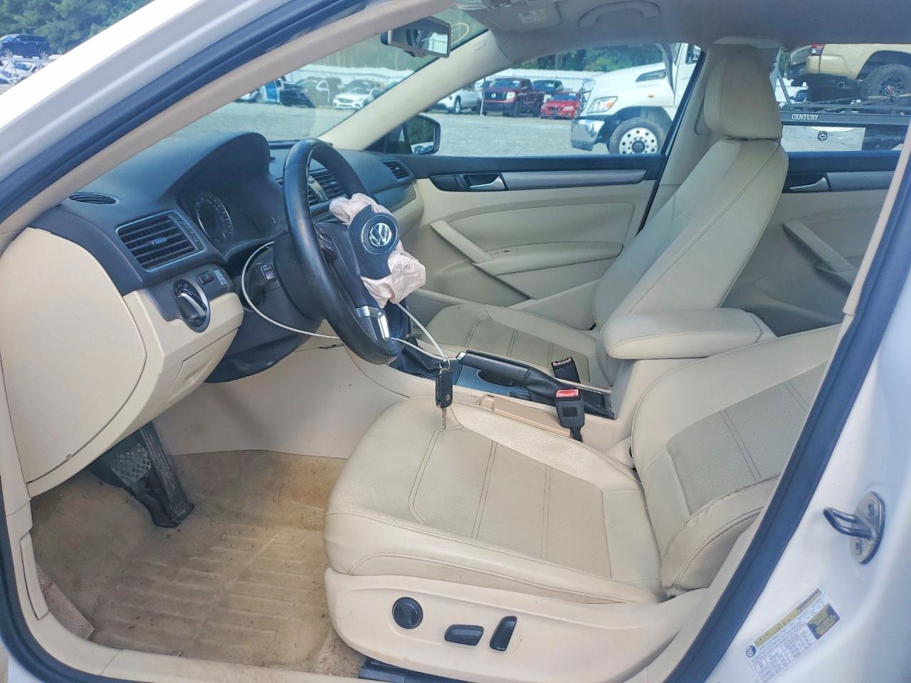 2014 VOLKSWAGEN PASSAT