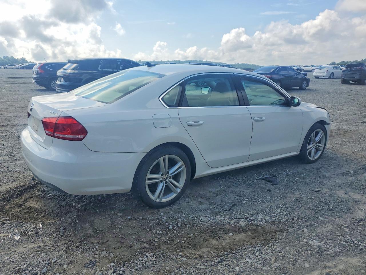 2014 VOLKSWAGEN PASSAT