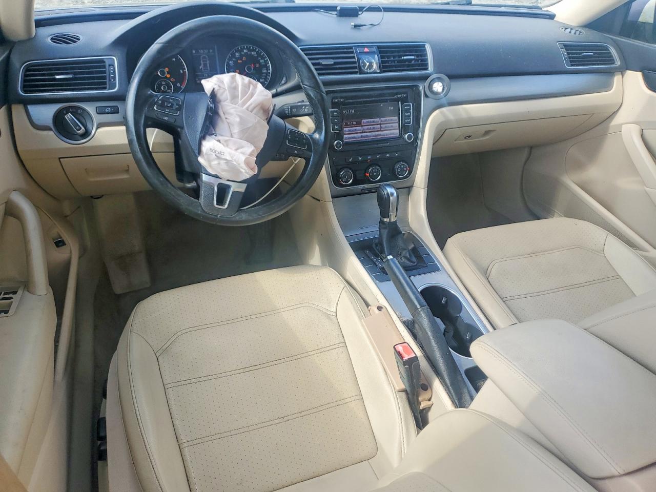 2014 VOLKSWAGEN PASSAT