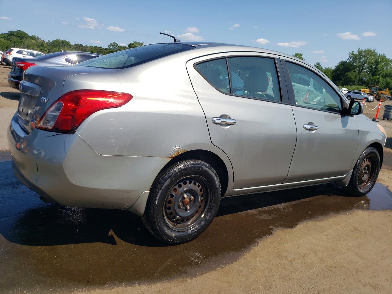 2012 NISSAN VERSA