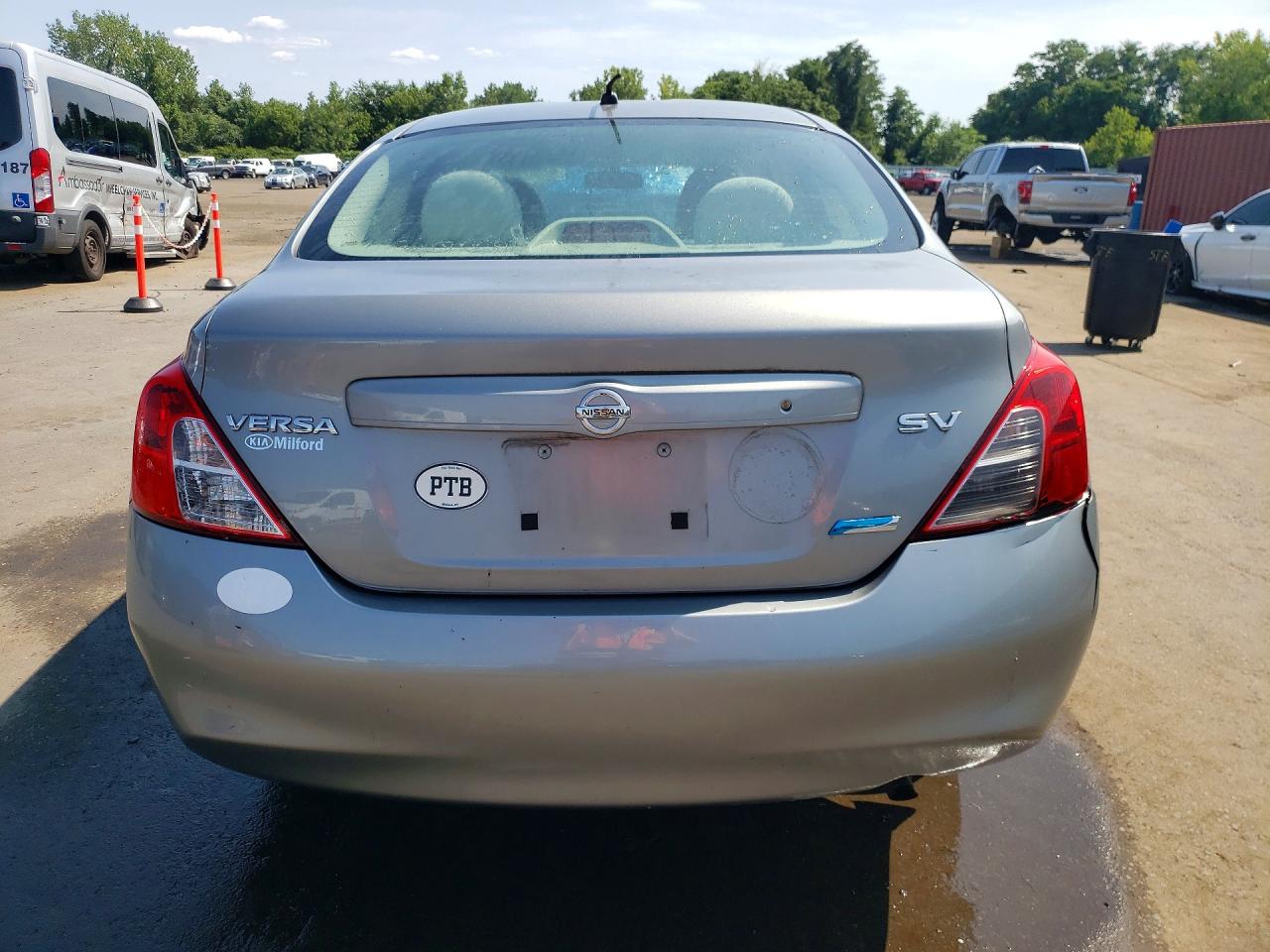 2012 NISSAN VERSA