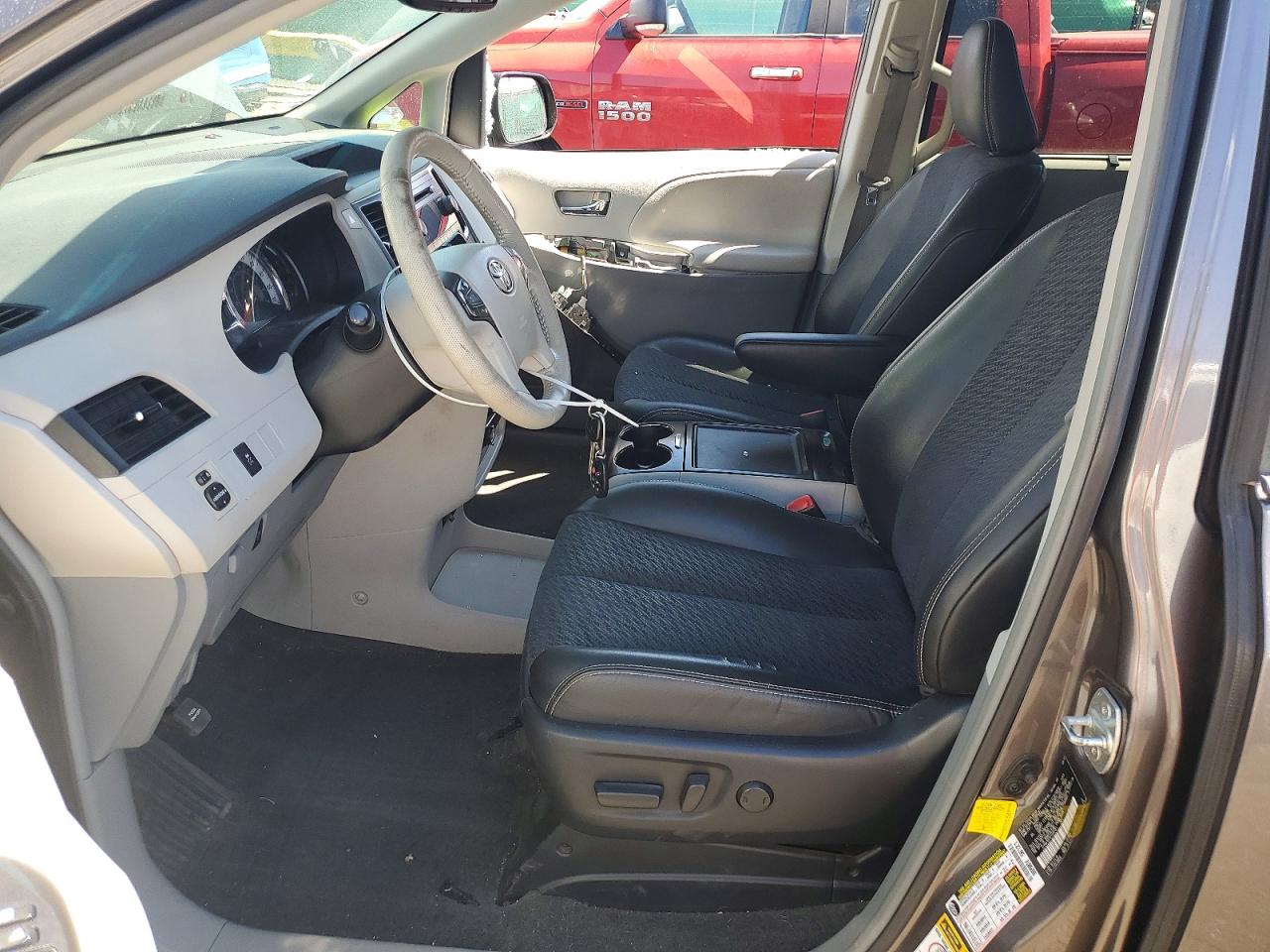 2012 TOYOTA SIENNA