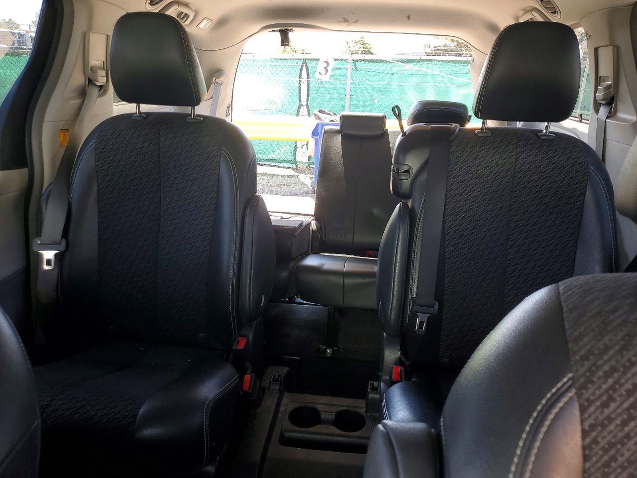 2012 TOYOTA SIENNA