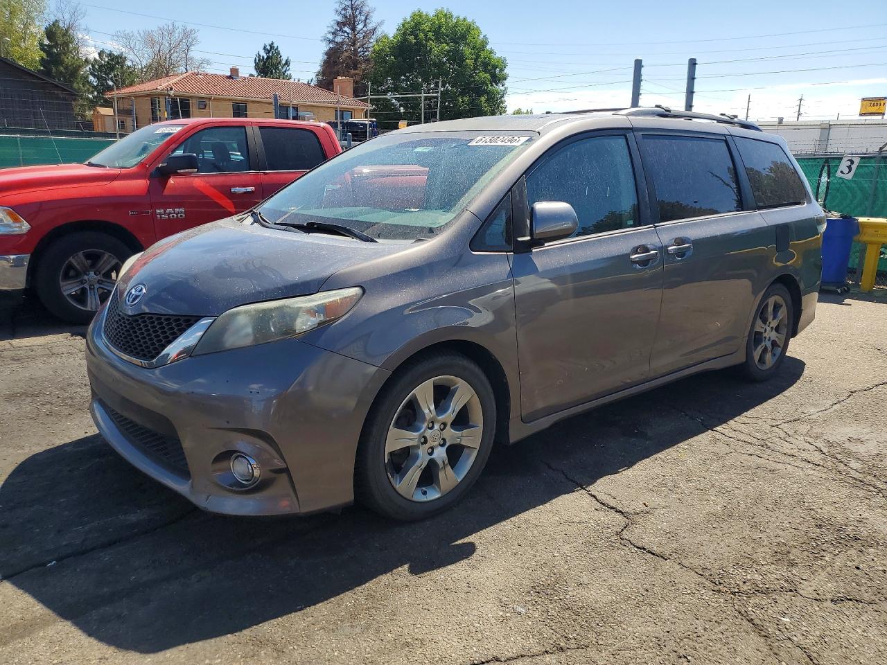 2012 TOYOTA SIENNA