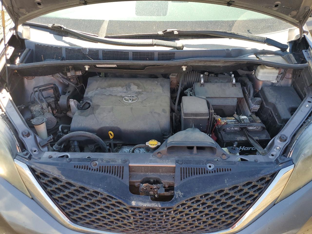 2012 TOYOTA SIENNA