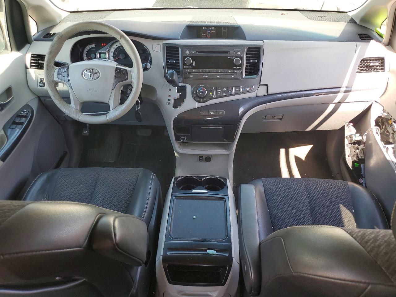 2012 TOYOTA SIENNA