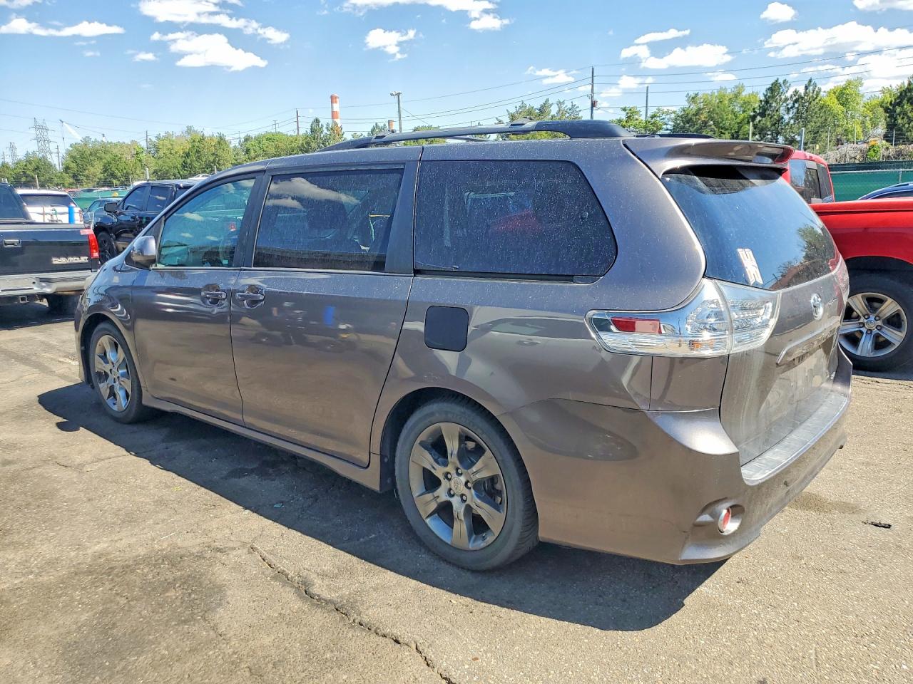 2012 TOYOTA SIENNA