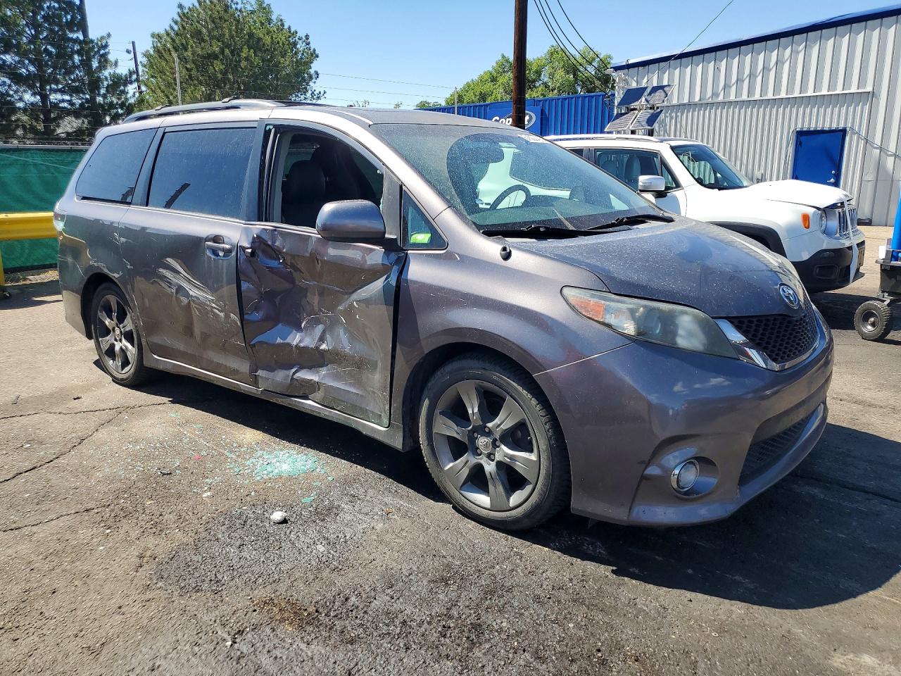 2012 TOYOTA SIENNA