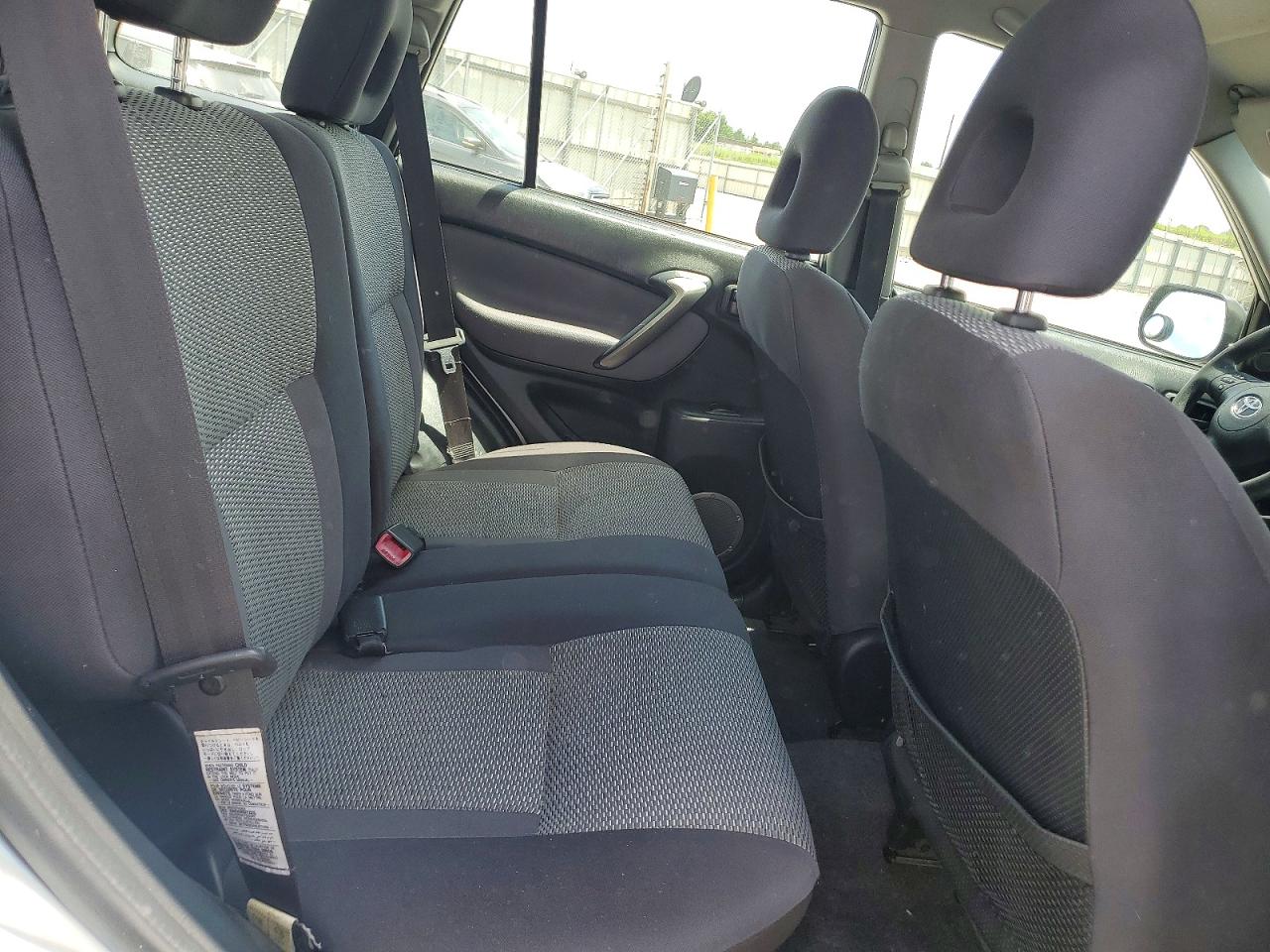 2004 TOYOTA RAV4