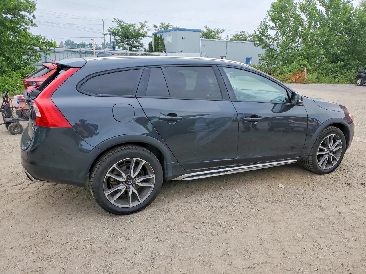 2015 VOLVO V60