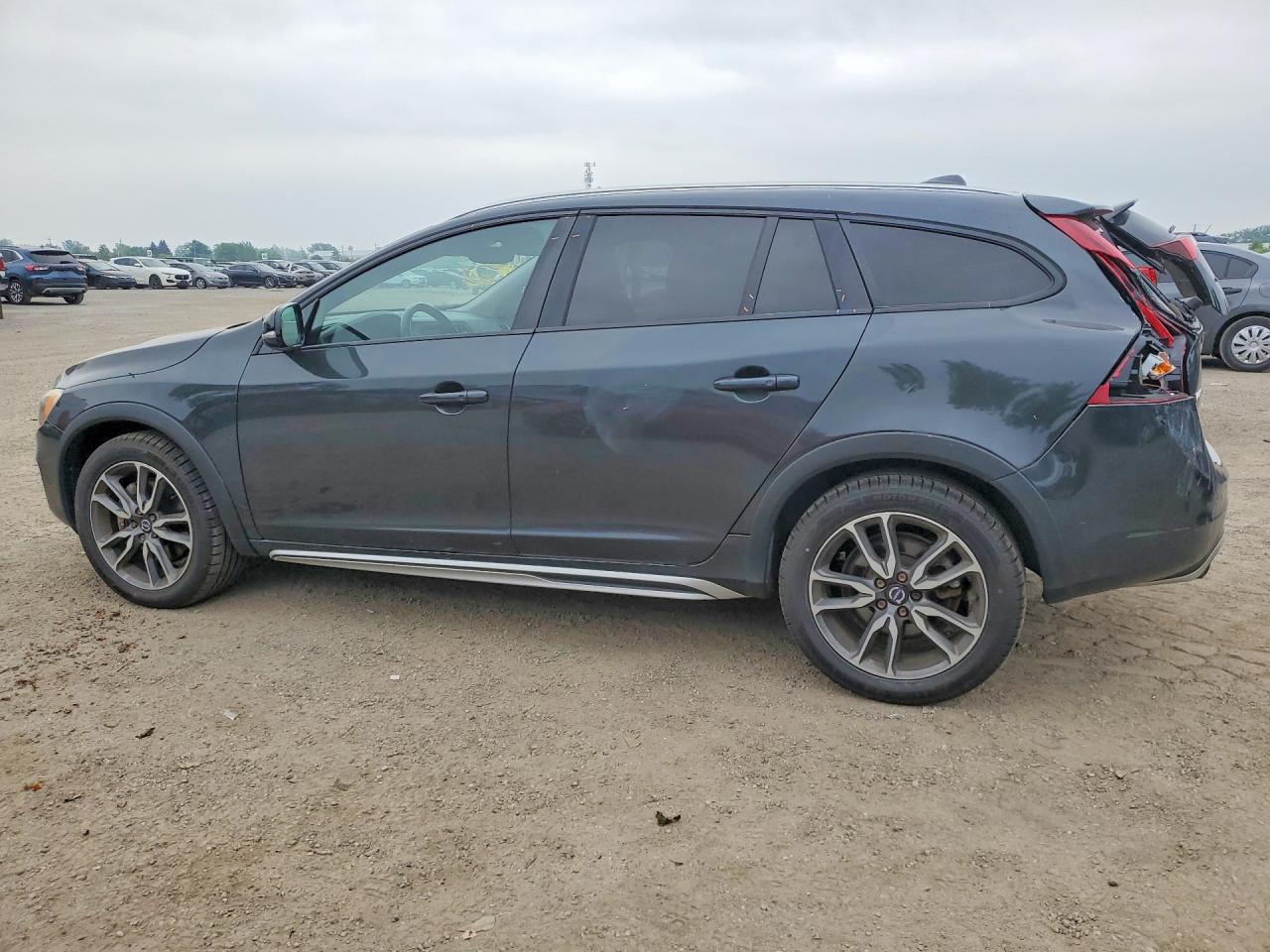 2015 VOLVO V60