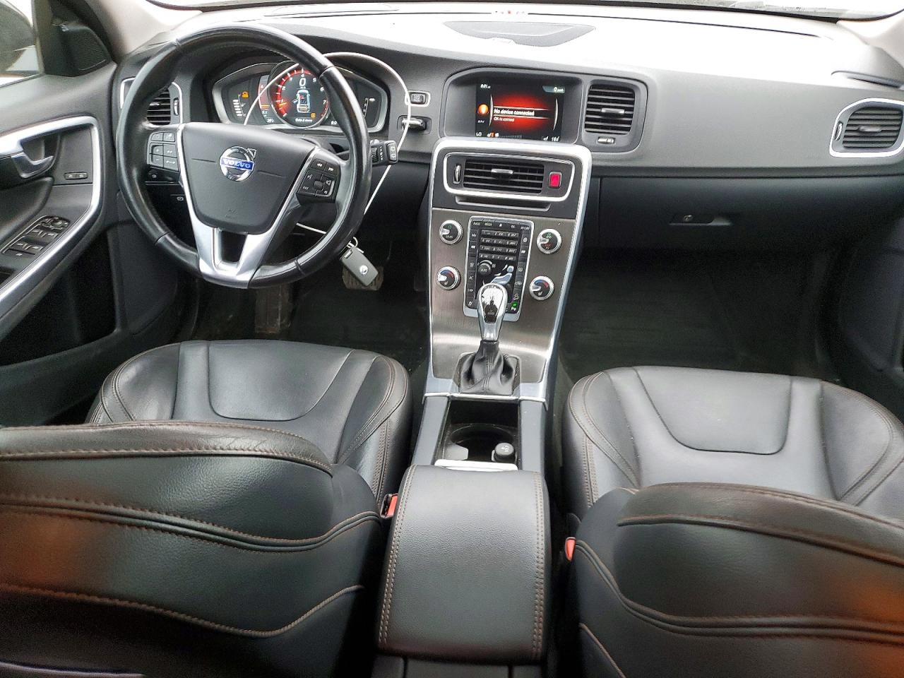 2015 VOLVO V60