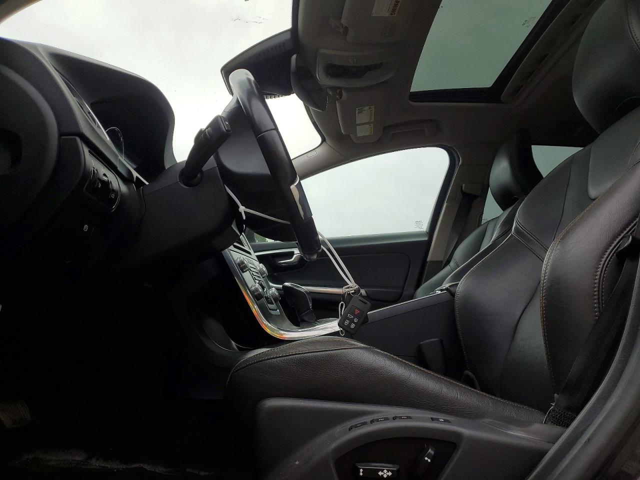 2015 VOLVO V60