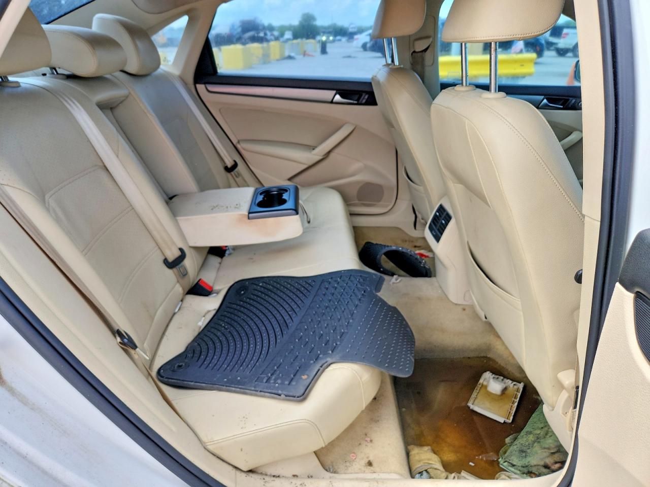2014 VOLKSWAGEN PASSAT