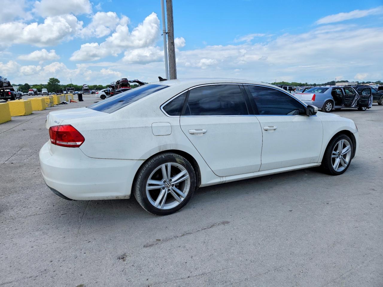 2014 VOLKSWAGEN PASSAT