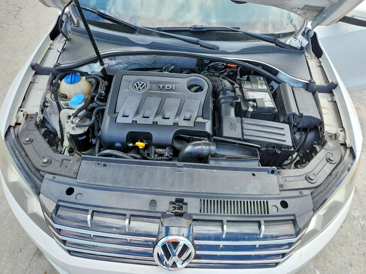2014 VOLKSWAGEN PASSAT