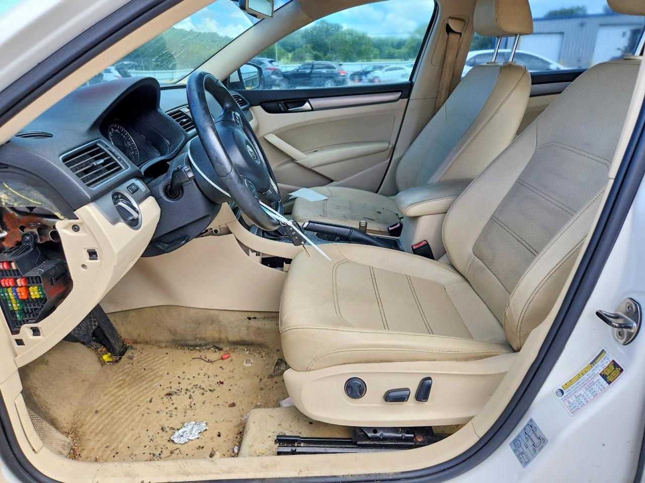 2014 VOLKSWAGEN PASSAT