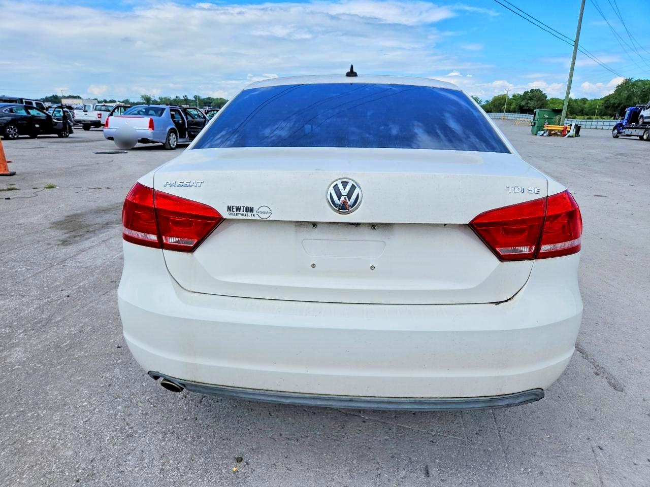 2014 VOLKSWAGEN PASSAT
