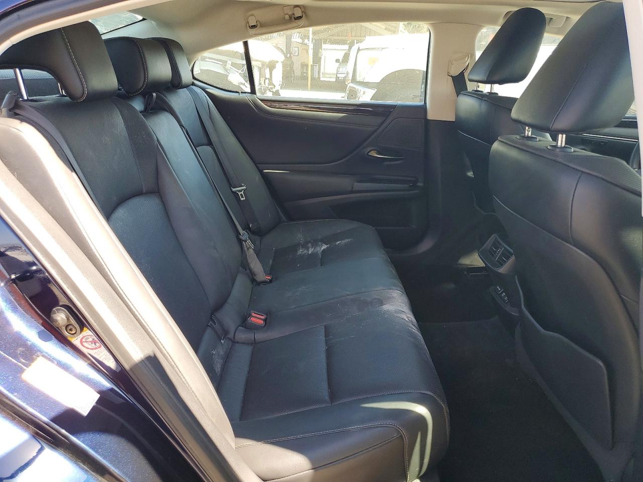 2019 LEXUS ES350